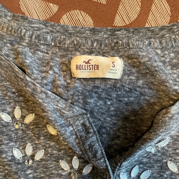 HOLLISTER Size Small Gray Embroidered Long - Picture 2 of 4